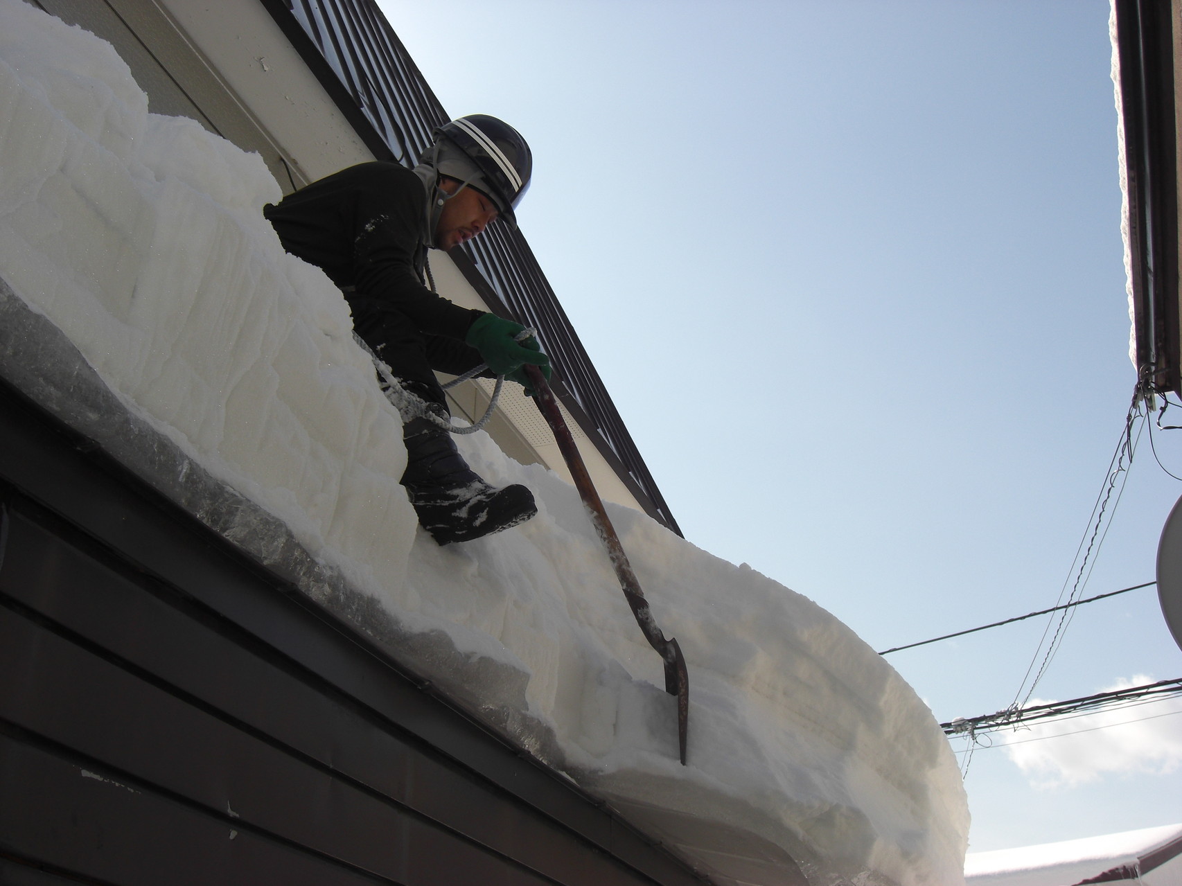 北伸塗装 屋根雪下ろし 命綱安全作業